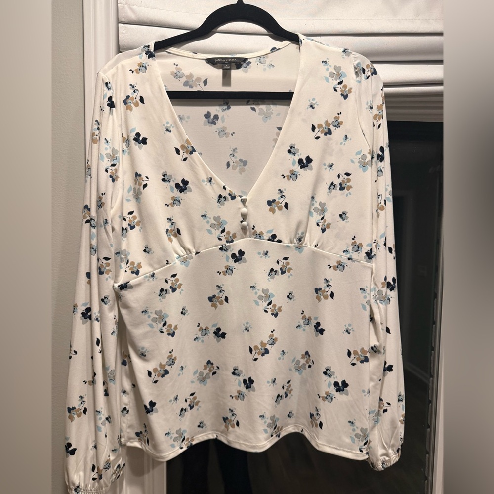 Banana Republic Cream Floral V-Neck Blouse